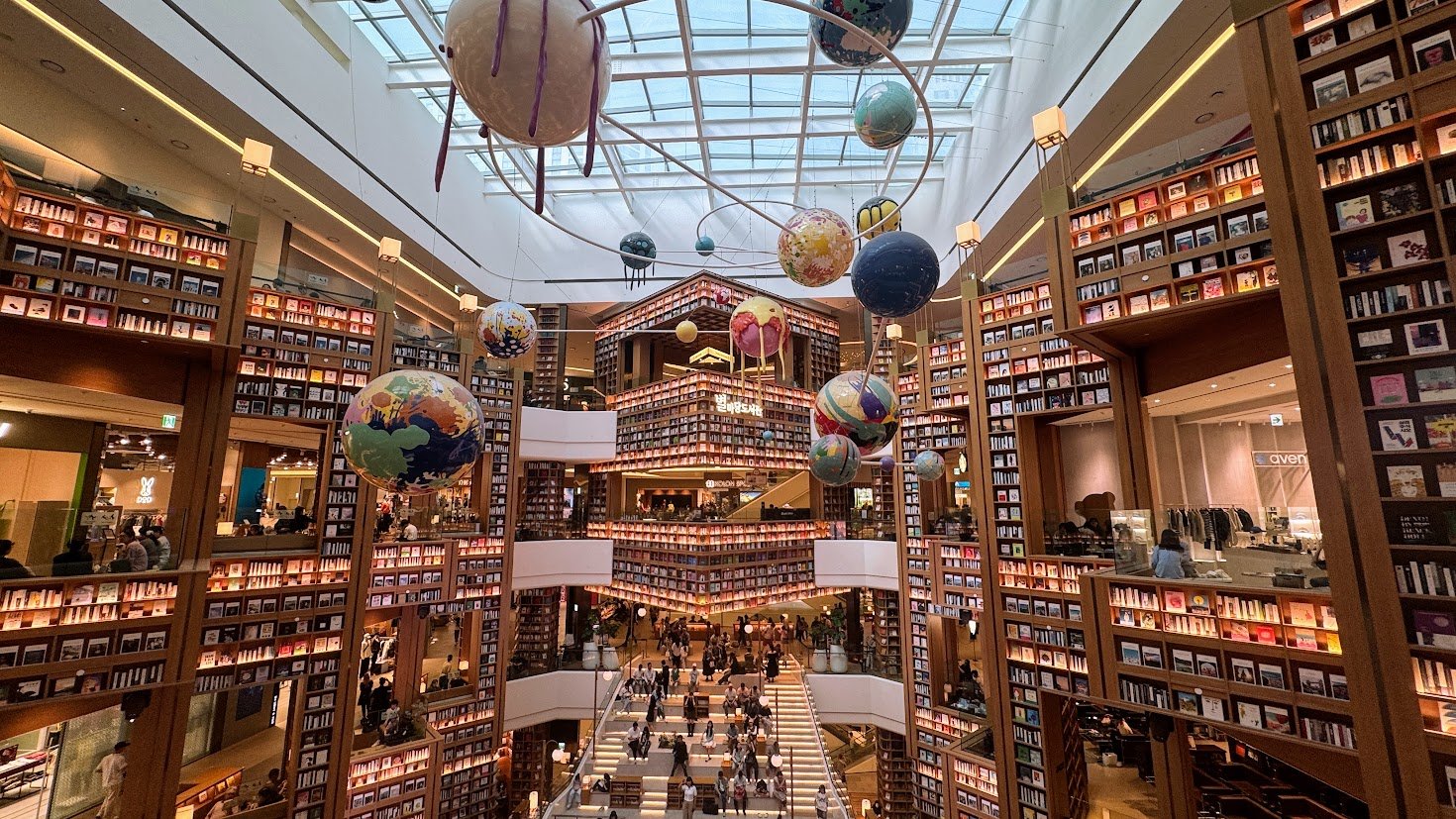 Starfield Library inside Starfield Suwon in South Korea